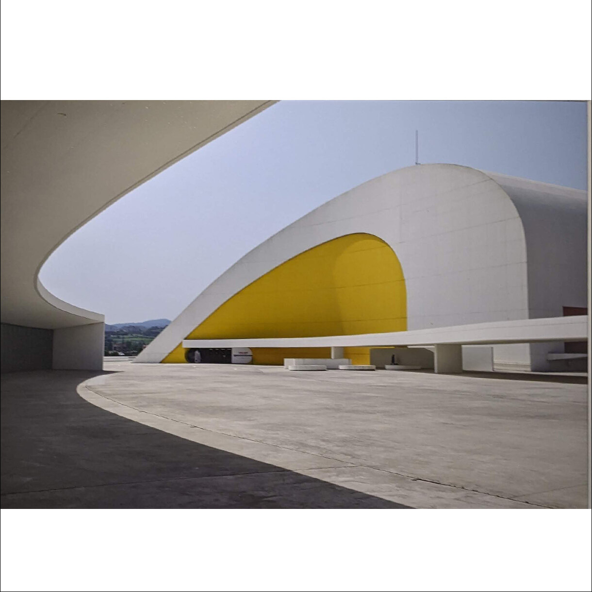 Photo 2A de la série « Niemeyer » par Jean-Michel ROCHE
